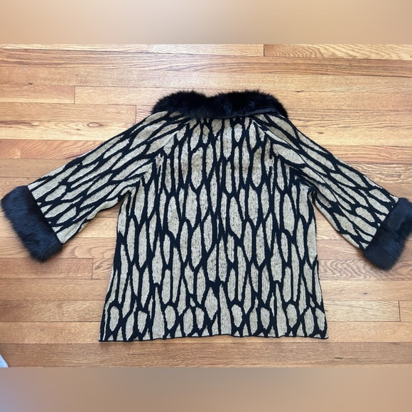 Chico’s Women’s Convertible Faux Fur Trimmed Sweater Jacket - Size 3 - Picture 9 of 10